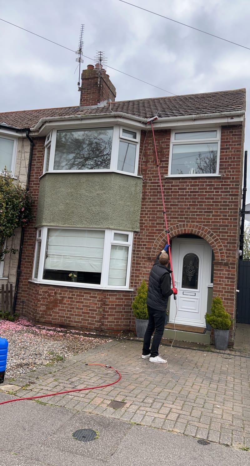 Gutter &amp; Fascia Clean