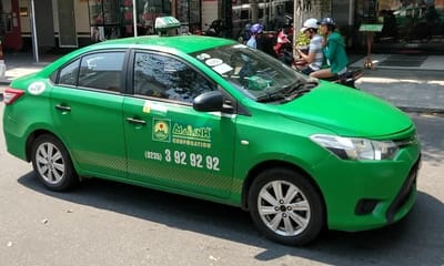Gia cuoc taxi giam 10% sau khi xang dau VN xuong gia