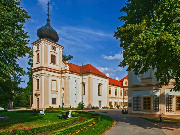 Schloss Loučeň / Lautschin - nicht nur zum Blumenfest