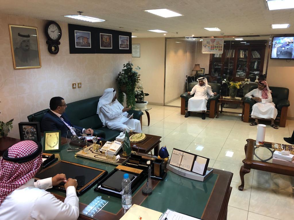 مشاركة قادة المجتمع في مناقشة استراتيجية المستشفى