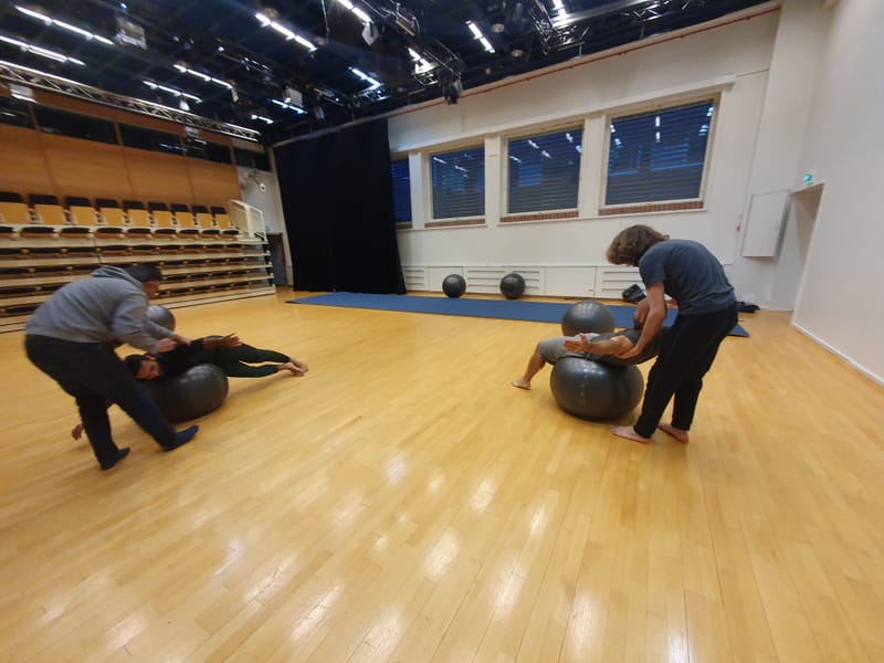 Circus and workshops for adults and seniors