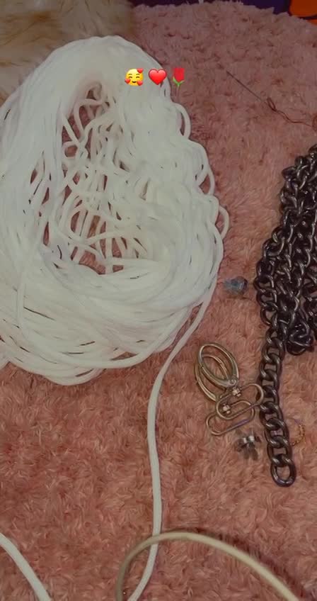 We use beads, and local and foreign yarns in assorted textures, colors, and levels of thickness, as you wish.