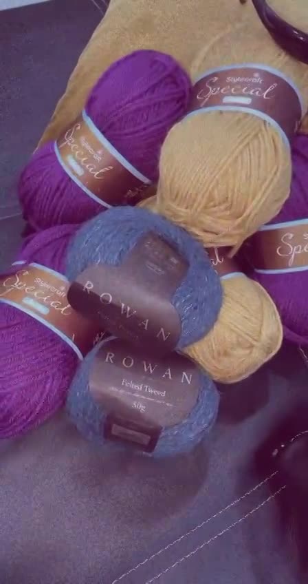 We use beads, and local and foreign yarns in assorted textures, colors, and levels of thickness, as you wish.