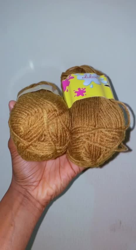 We use beads, and local and foreign yarns in assorted textures, colors, and levels of thickness, as you wish.