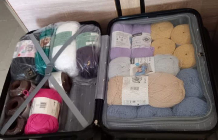 We use beads, and local and foreign yarns in assorted textures, colors, and levels of thickness, as you wish.