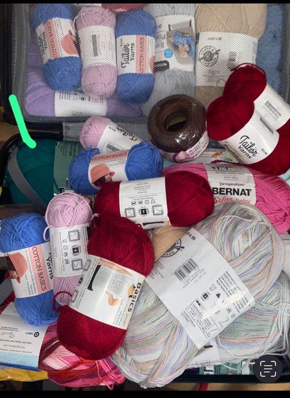 We use beads, and local and foreign yarns in assorted textures, colors, and levels of thickness, as you wish.