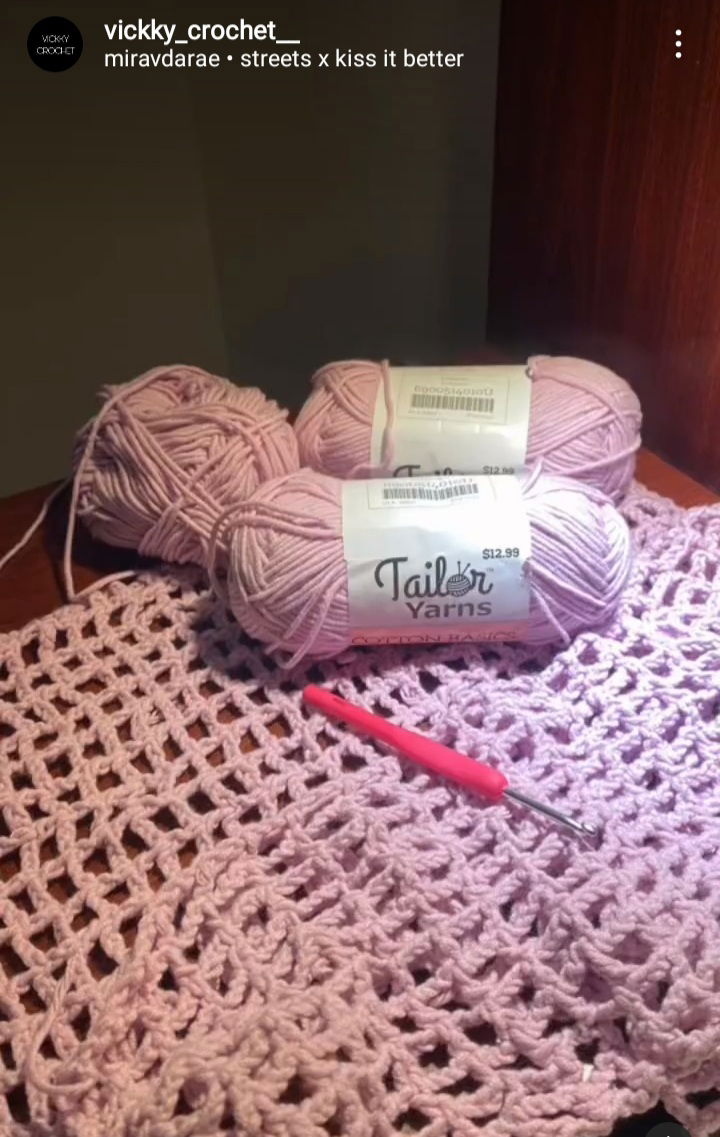 We use beads, and local and foreign yarns in assorted textures, colors, and levels of thickness, as you wish.