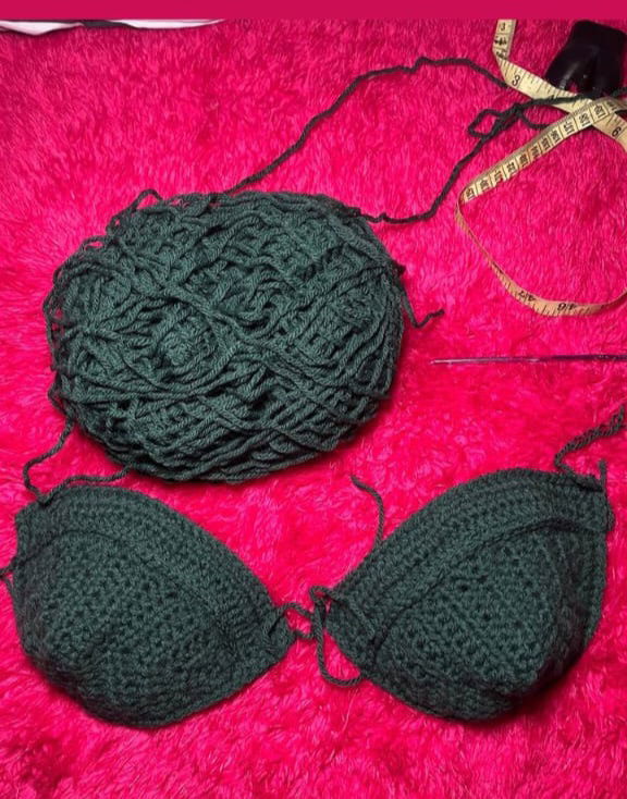 We use beads, and local and foreign yarns in assorted textures, colors, and levels of thickness, as you wish.