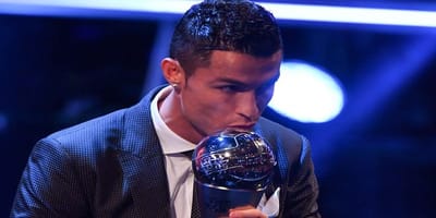 رونالدو يحتفظ بجائزة الفيفا لأفضل لاعب في العالم