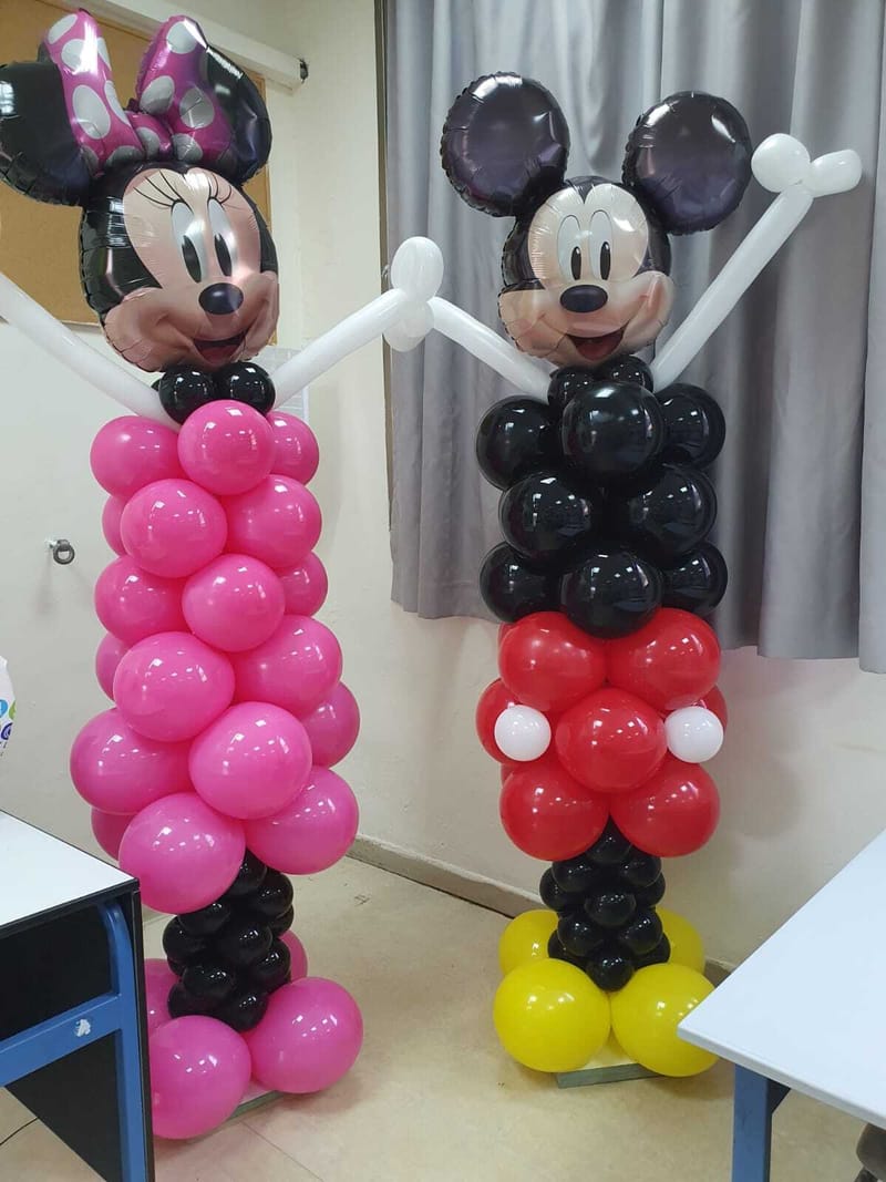 שער בלונים | עמוד דקורטיבי בהדפסה אישית | אלמנט מיוחד לעסק | דמות מבלונים