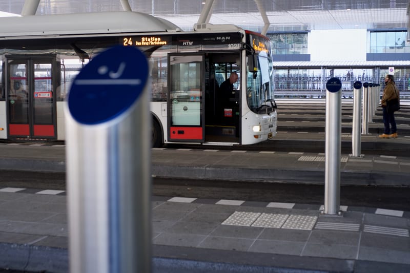 Tactiele bushalte paal