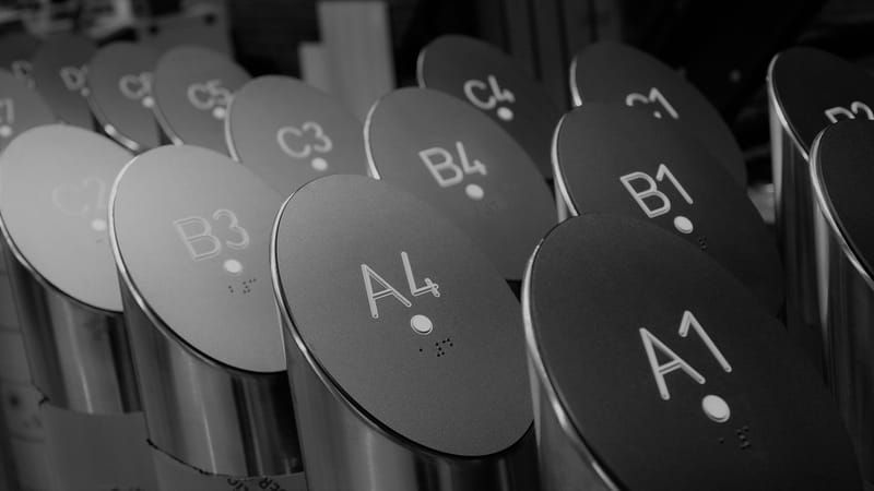 Tactiele bushalte paal