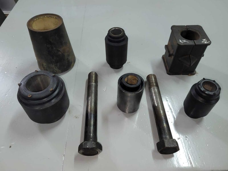 PERNOS Y BUJES DE TENSOR Y LANZA