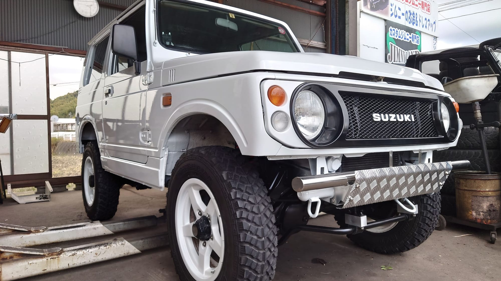 ２，５インチリフトアップ　白系　全塗装