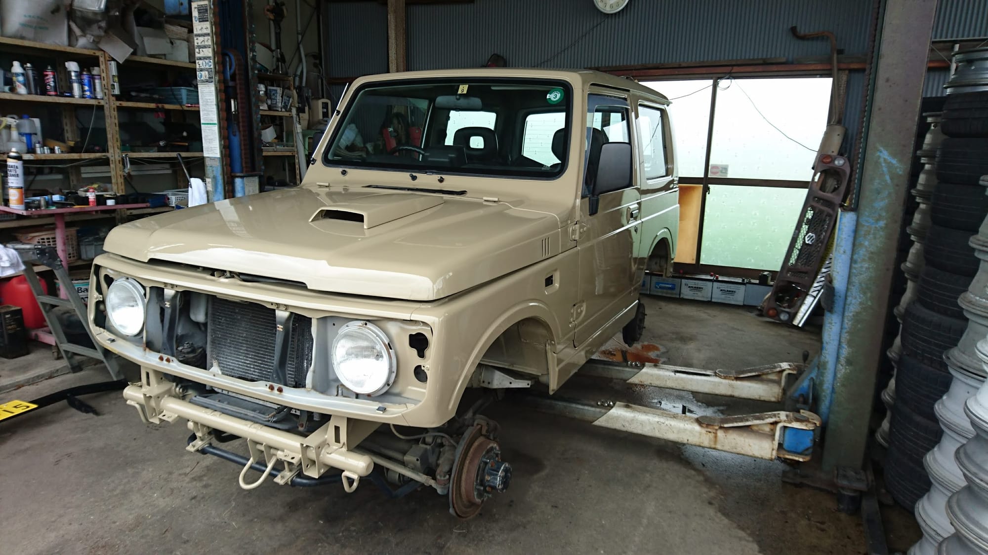 ３インチリフトアップ　ベージュ系　全塗装