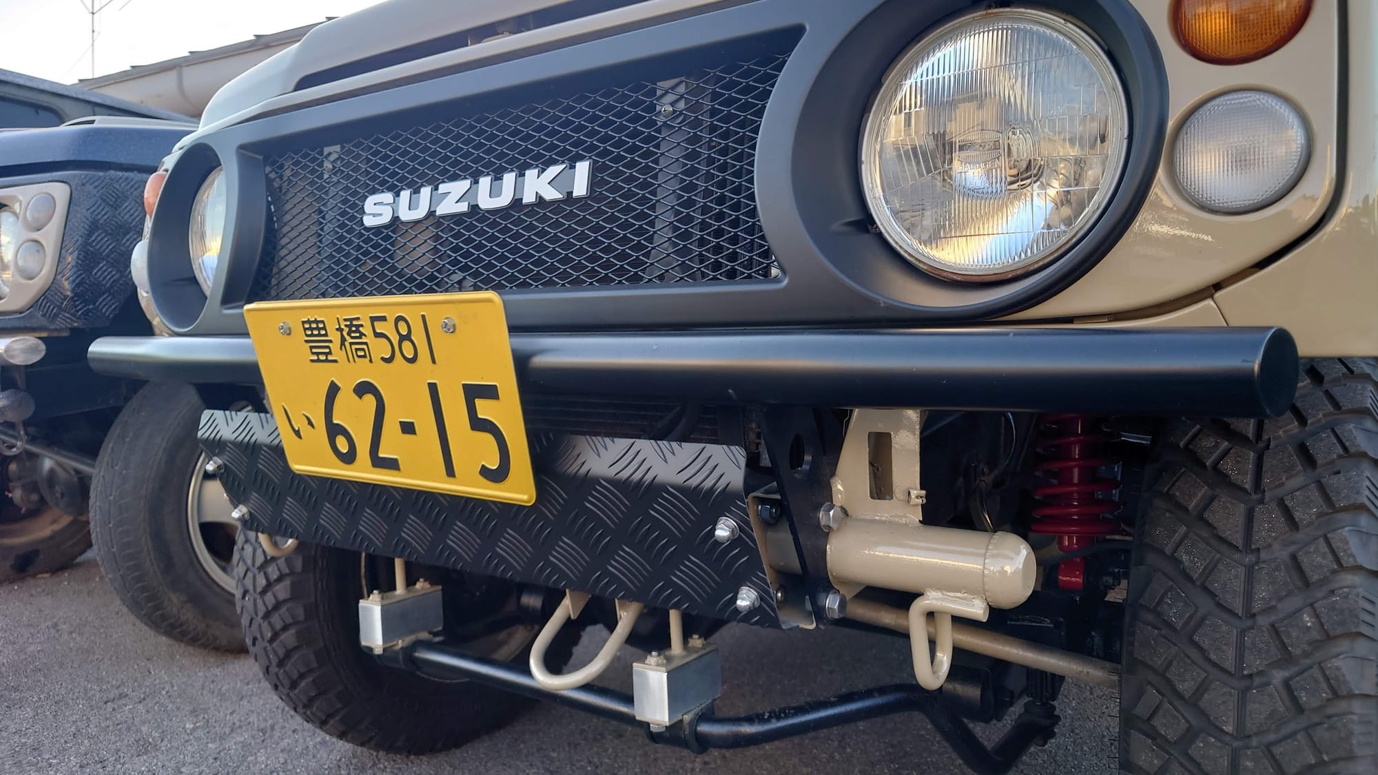 ３インチリフトアップ　ベージュ系　全塗装