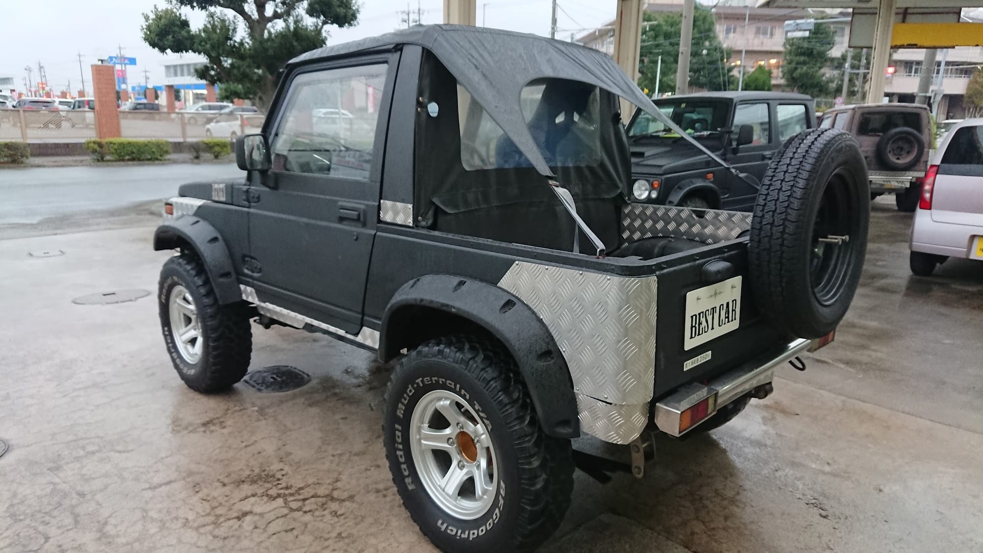 ３インチリフトアップ　マッドブラック全塗装　凹凸３D塗装