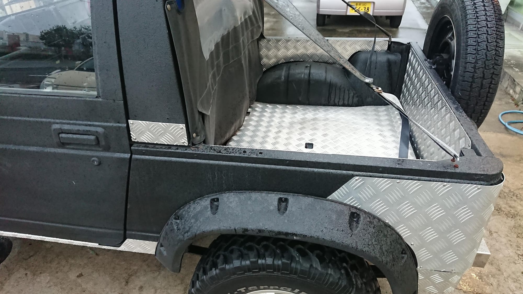 ３インチリフトアップ　マッドブラック全塗装　凹凸３D塗装