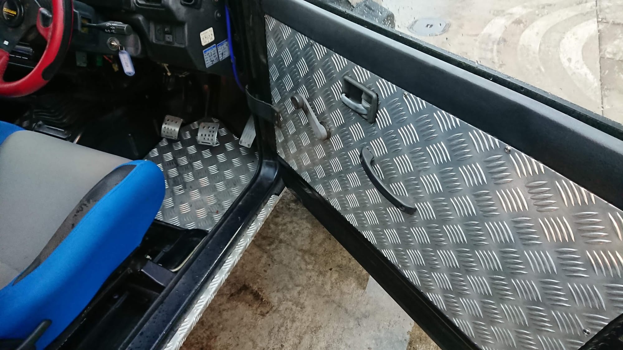 ３インチリフトアップ　マッドブラック全塗装　凹凸３D塗装