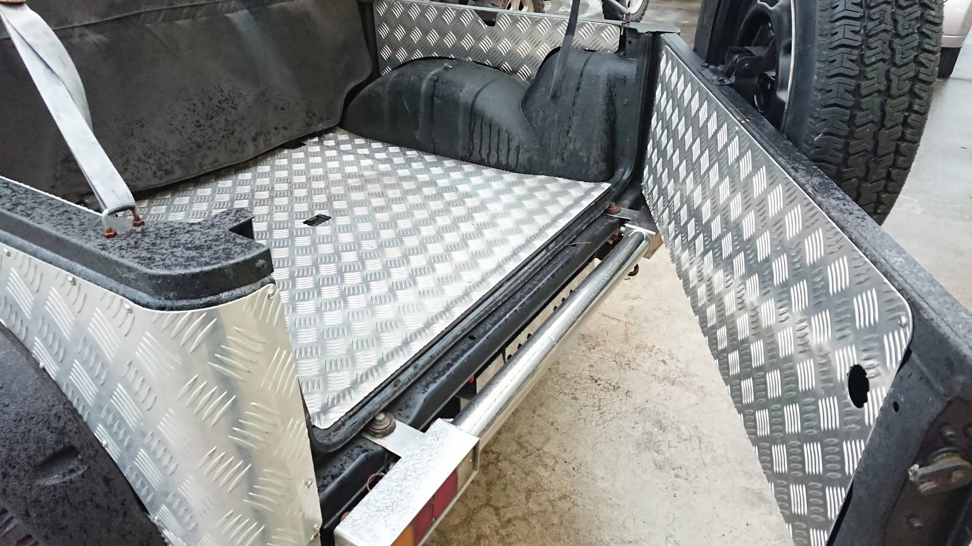 ３インチリフトアップ　マッドブラック全塗装　凹凸３D塗装