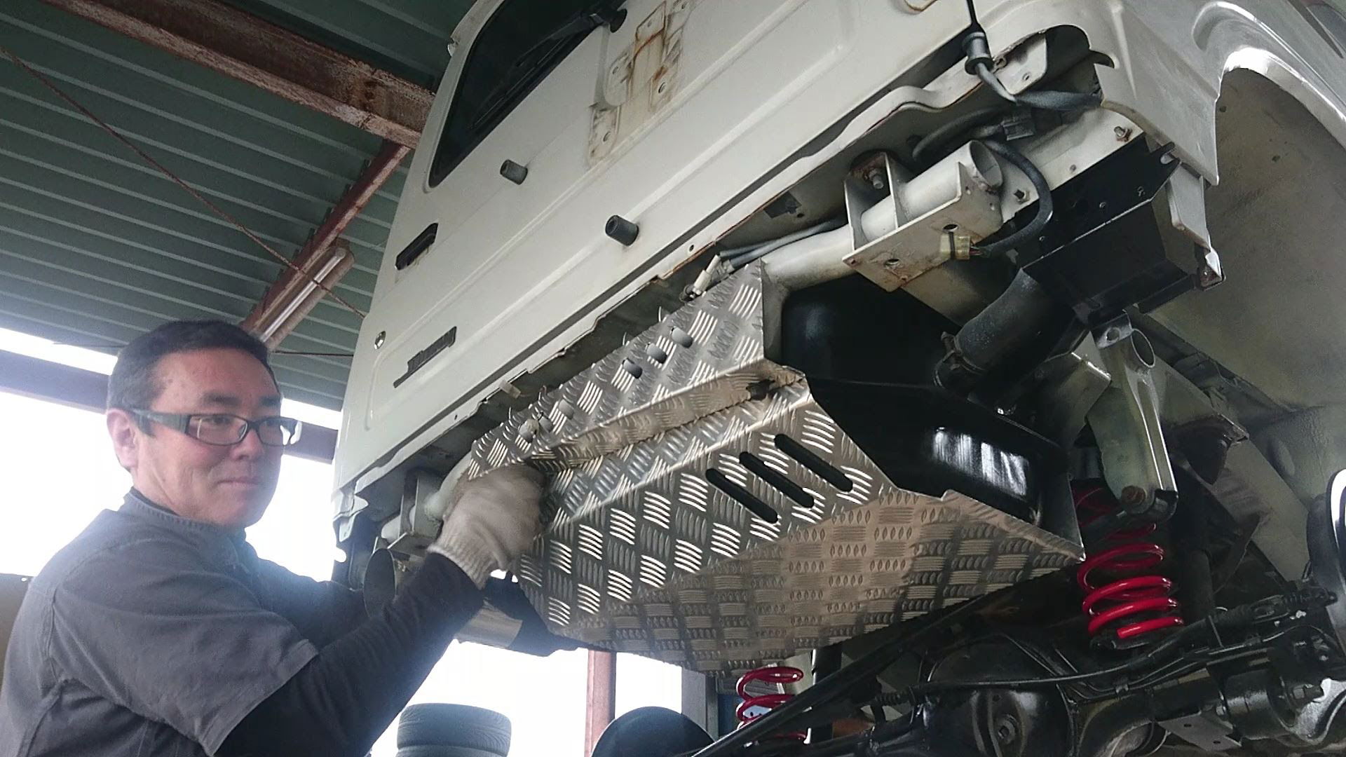 ３インチリフトUP　純正白　オーバーフェンダー