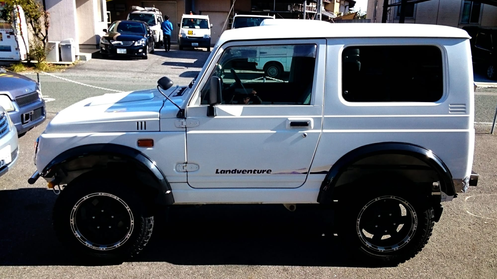 ３インチリフトUP　純正白　オーバーフェンダー