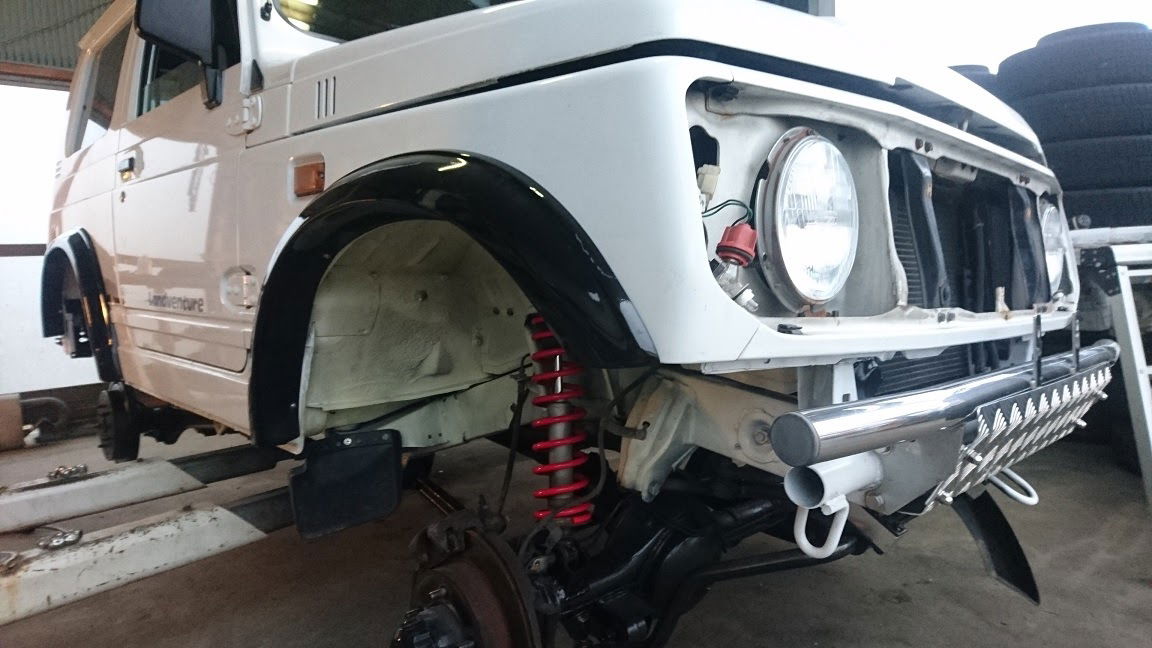 ３インチリフトUP　純正白　オーバーフェンダー