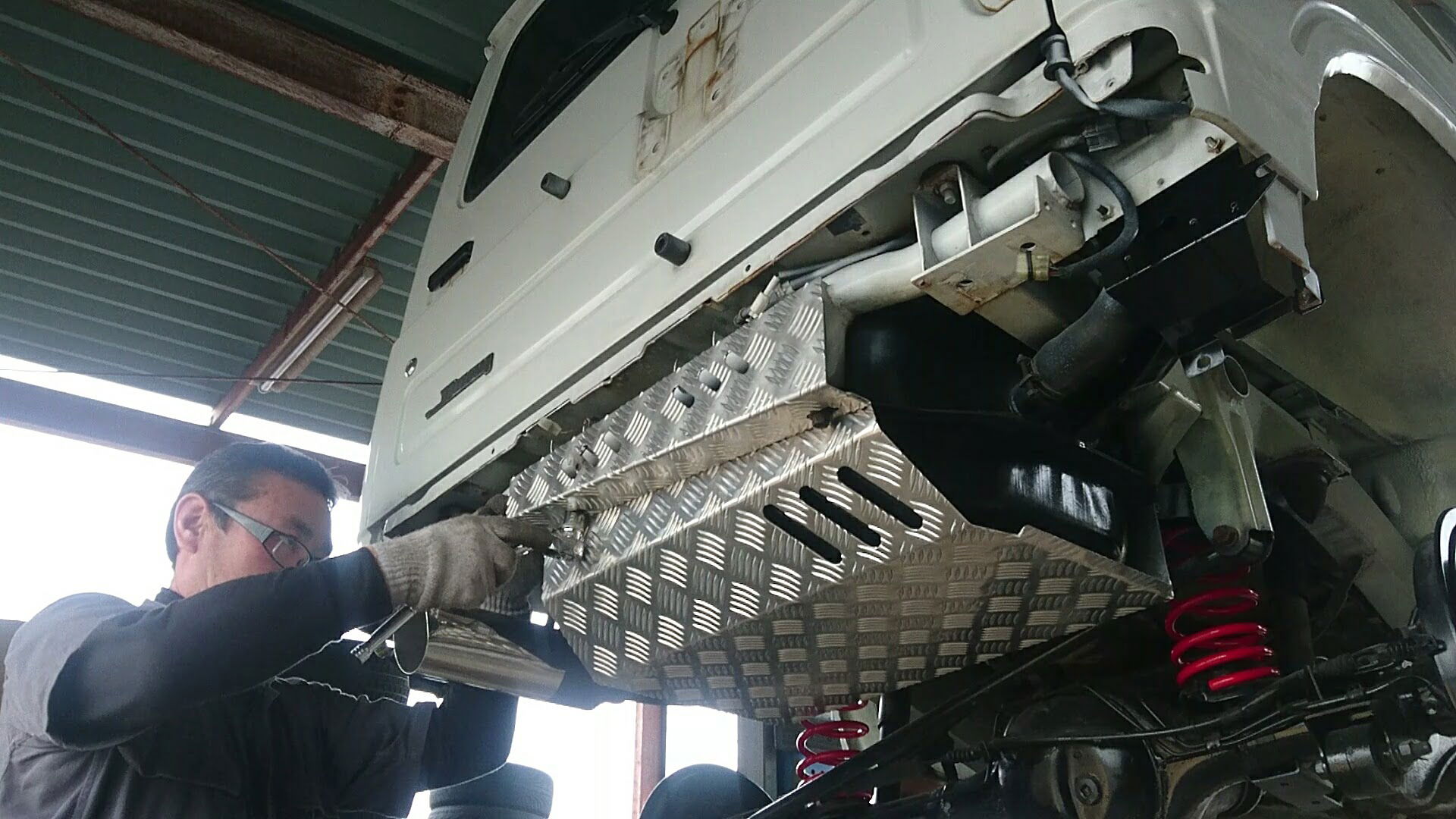 ３インチリフトUP　純正白　オーバーフェンダー