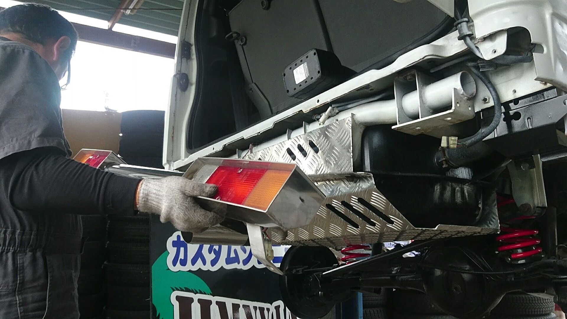 ３インチリフトUP　純正白　オーバーフェンダー