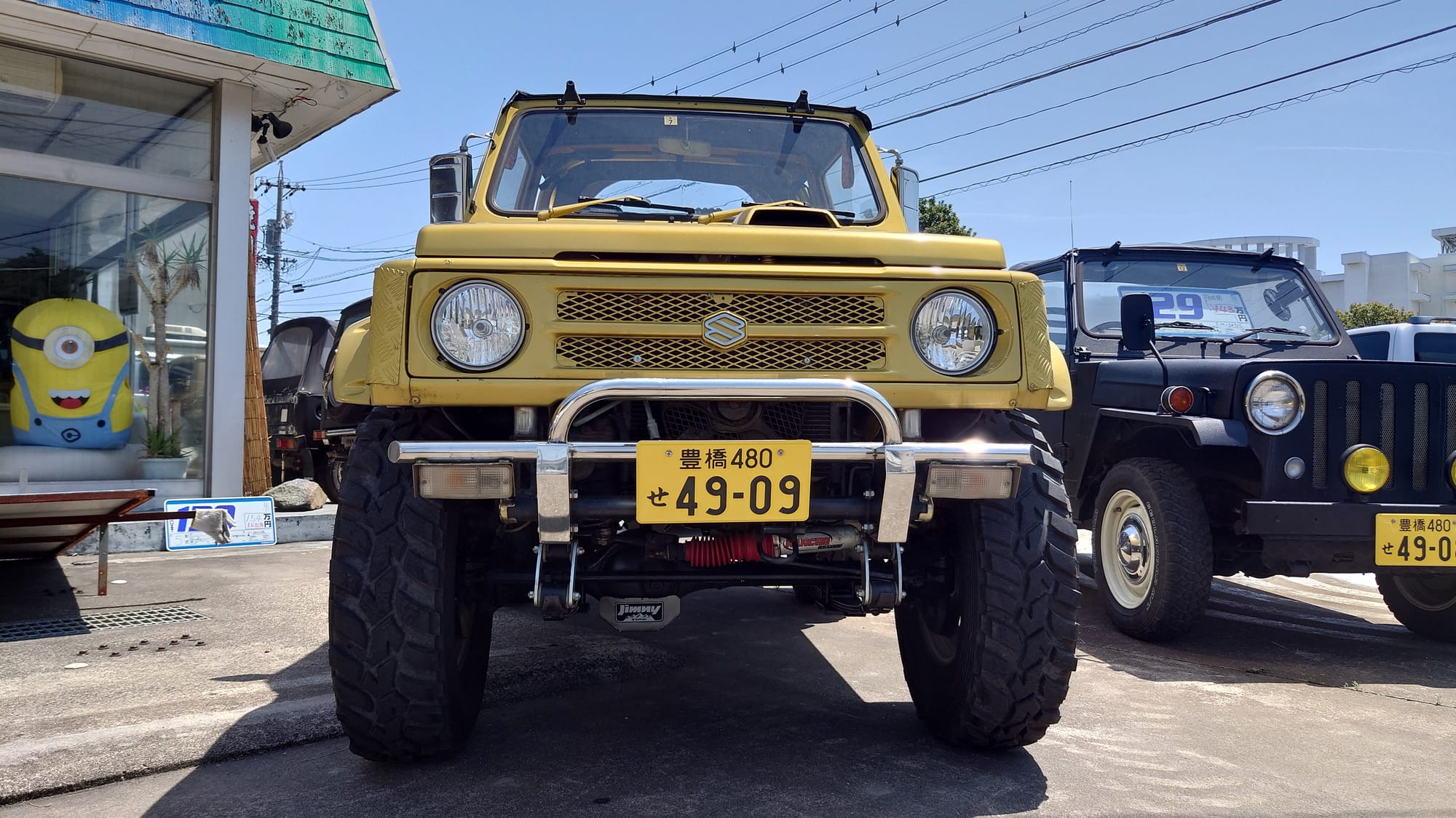 迫力満点の黄金ジムニー