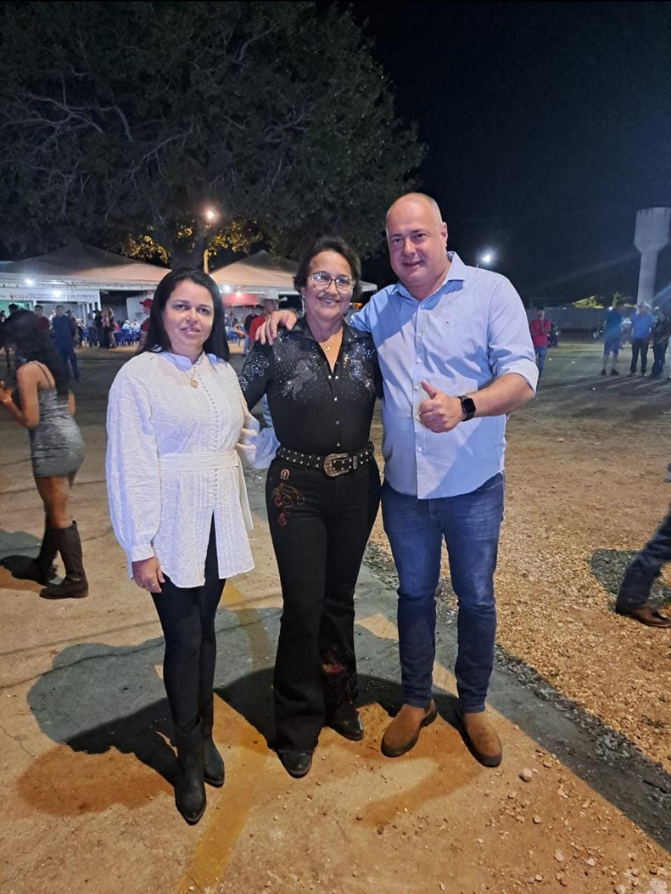 Prefeita de Monte Santo Enfermeira Nezita participa da 1ª noite da Exposição Agropecuária de Divinópolis do Tocantins