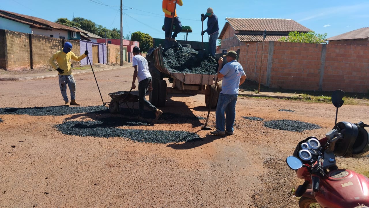 Pasta da Infraestrutura em parceria com a Defesa Civil de Dois Irmãos do Tocantins viabiliza operação Tapa Buraco