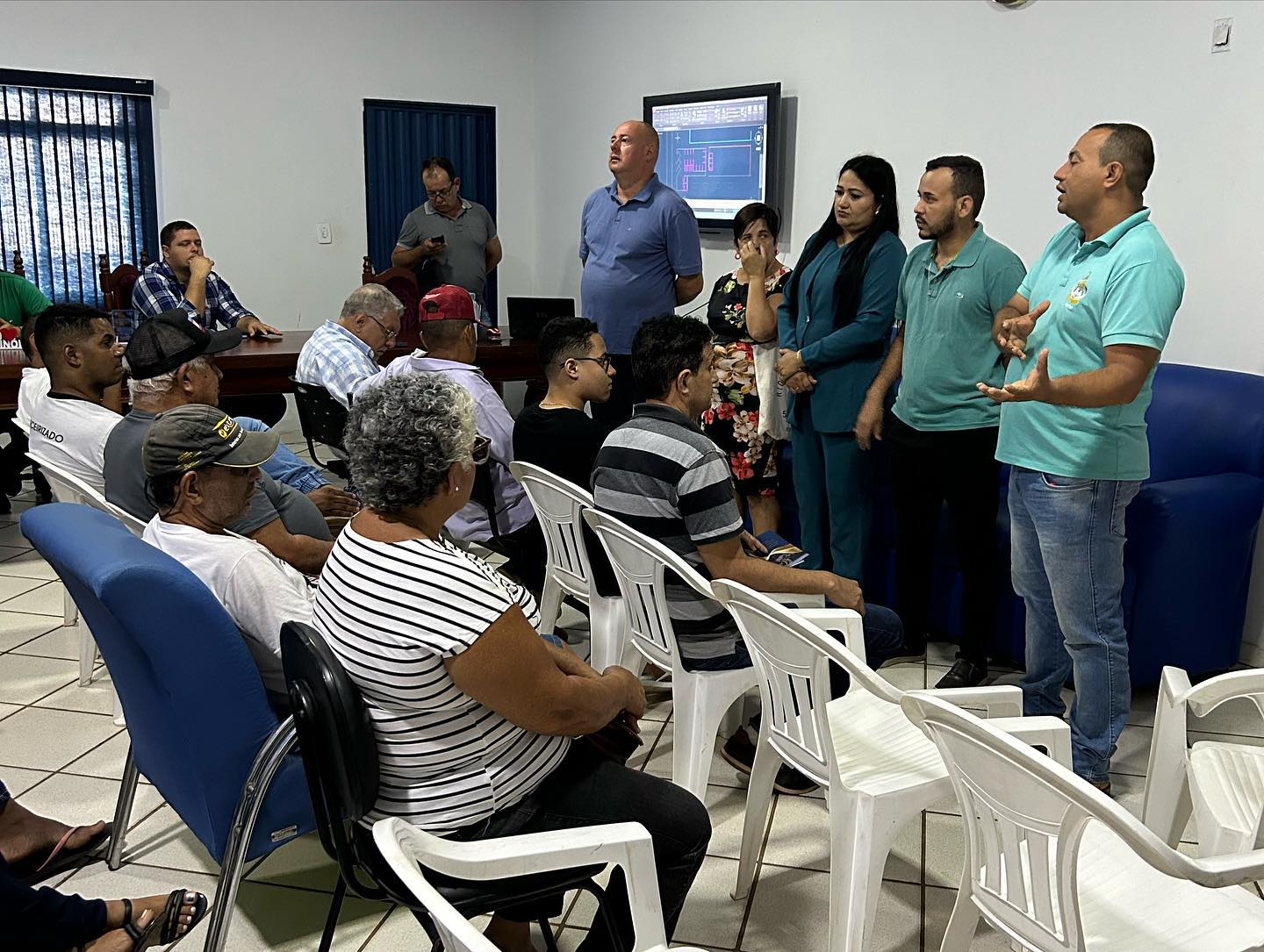 Prefeitura, Câmara de Vereadores e feirantes de Divinópolis do Tocantins debatem sobre diretrizes de reformulação da feira coberta local