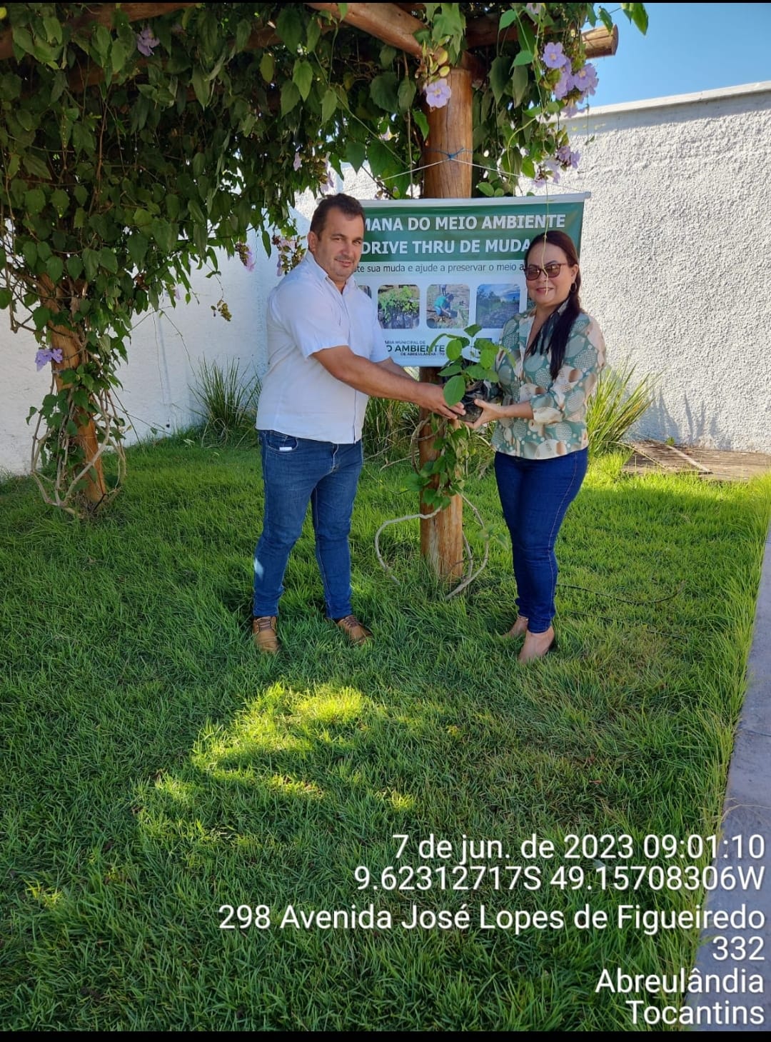 Política Ambiental: Prefeito Manoel Moura e secretária Suelma Cristina participam de ação de preservação do meio ambiente em Abreulândia