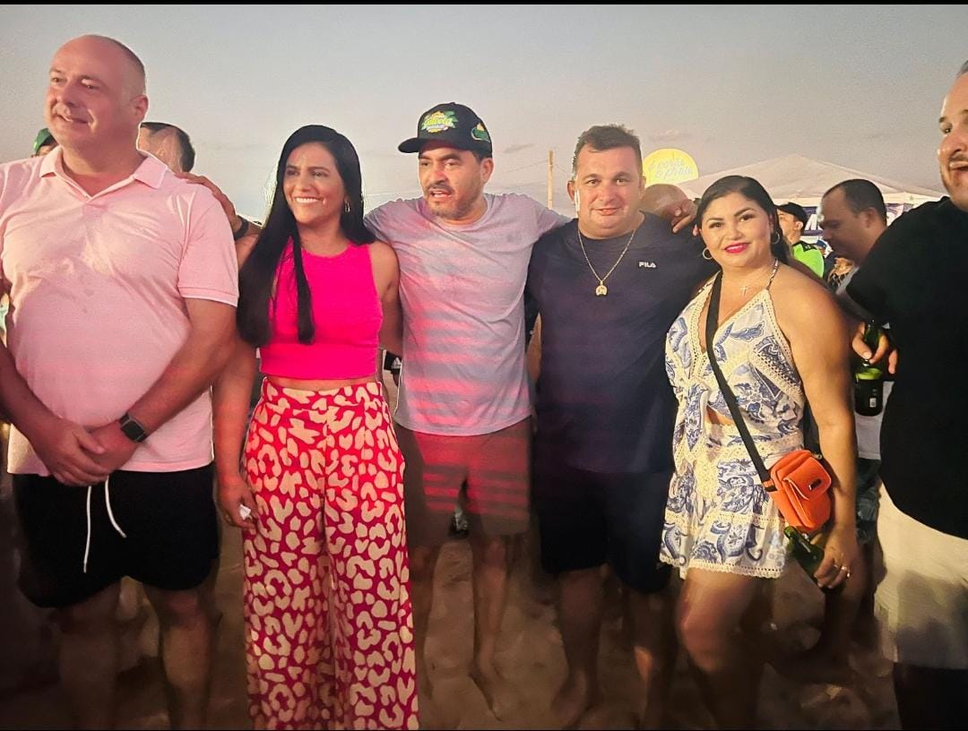 Flavão e Manoel Moura prestigiaram apresentação do cantor Murilo Ruff na temporada de veraneio na Praia da Gaivota em Araguacema