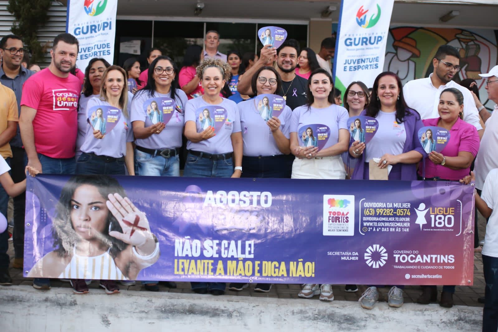 Alline Moreira participa de caminhada que leva mensagem de combate à violência contra a mulher junto com a secretaria de estado Berenice Barbosa