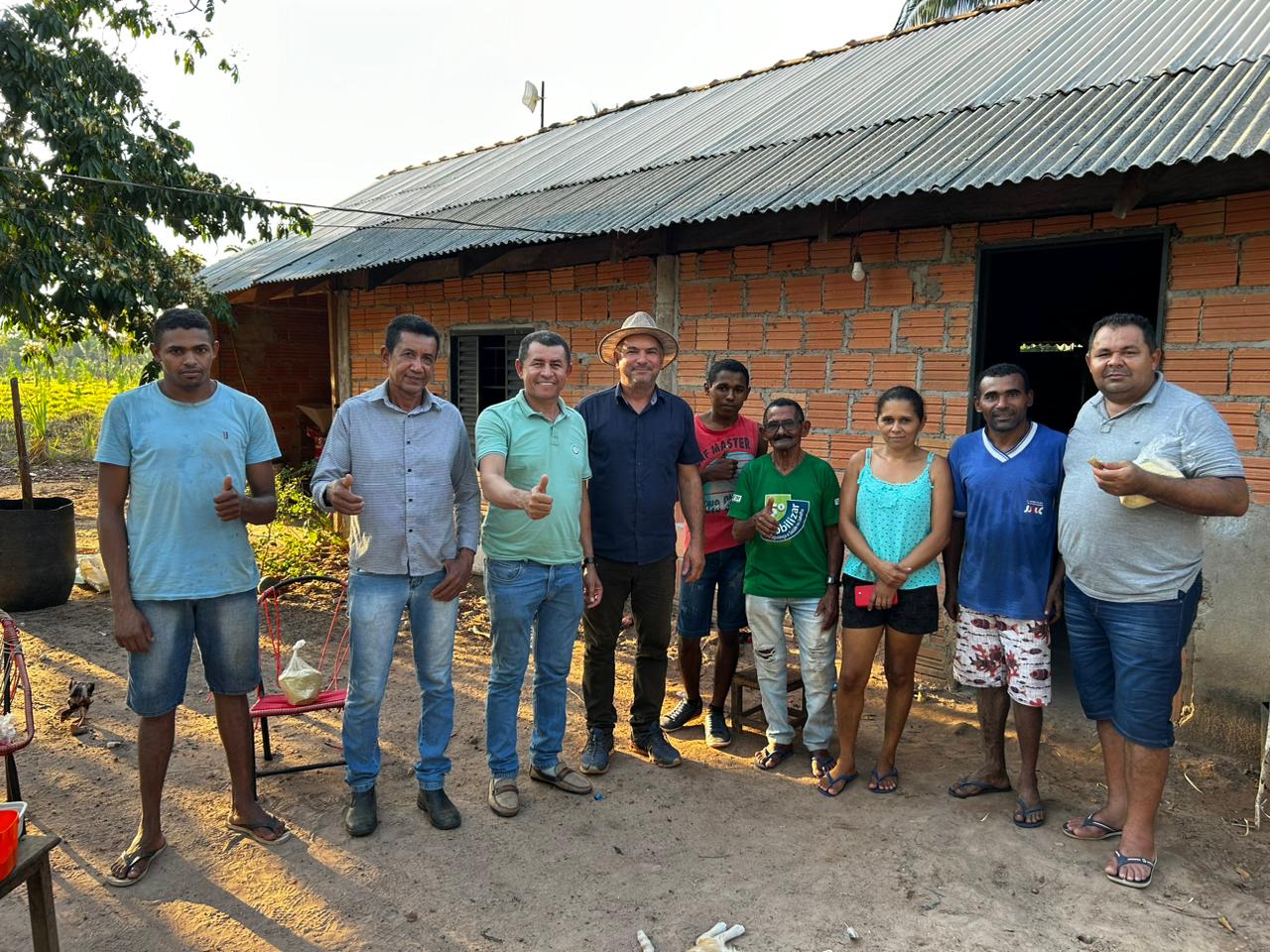 Prefeito em exercício de Marianópolis do Tocantins, Valdeci Serafim, secretários e vereadores visitam Assentamento Manchete