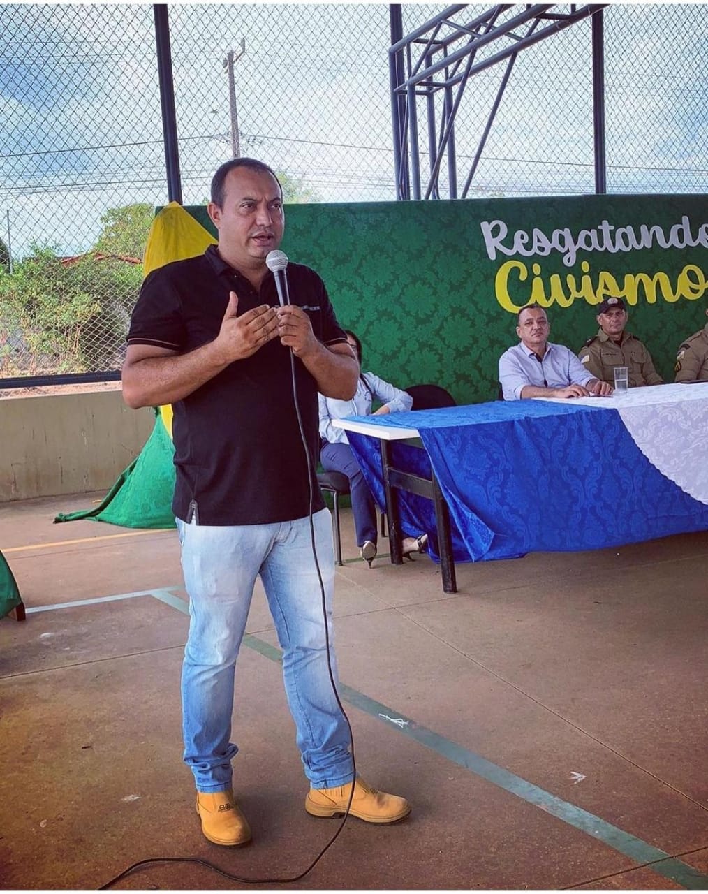 Presidente Ozias participa de evento alusiva a Independência na Escola Estadual Dona Cândida de Freitas em Divinópolis