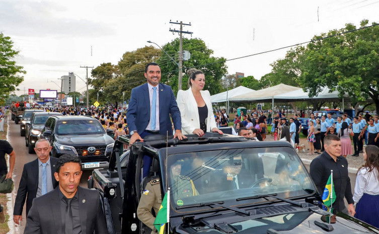 Governador Wanderlei Barbosa participa do Desfile de 7 de Setembro que reuniu 12 mil pessoas em Palmas