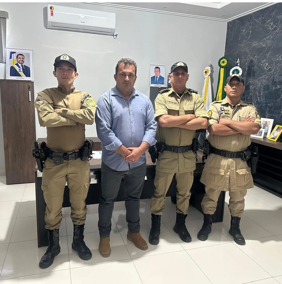 Prefeito Manoel Moura recebe policiais militares e debate segurança para Exposição Agropecuária de Abreulândia