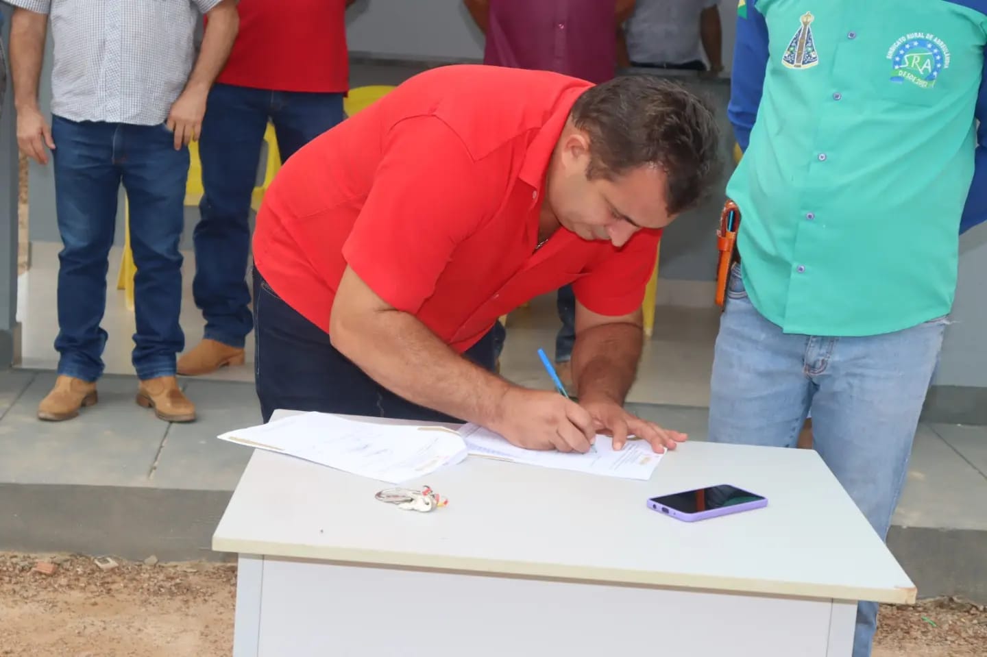 Manoel Moura cumpre promessa de campanha e assina Termo de Permissão de Uso do Parque de Exposição Agropecuária de Abreulândia