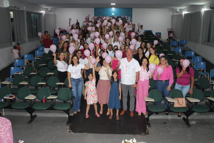 Prefeitura de Divinópolis promove Outubro Rosa; evento teve palestra ministrada pela nutricionista Tássia Tavares