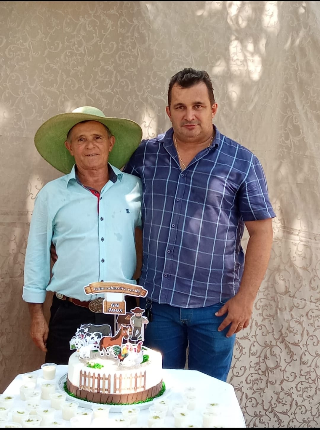 Prefeito Manoel Moura e presidente Nonatin participam do aniversário do de 66 anos do senhor Antônio Pereira Nogueira em Abreulândia