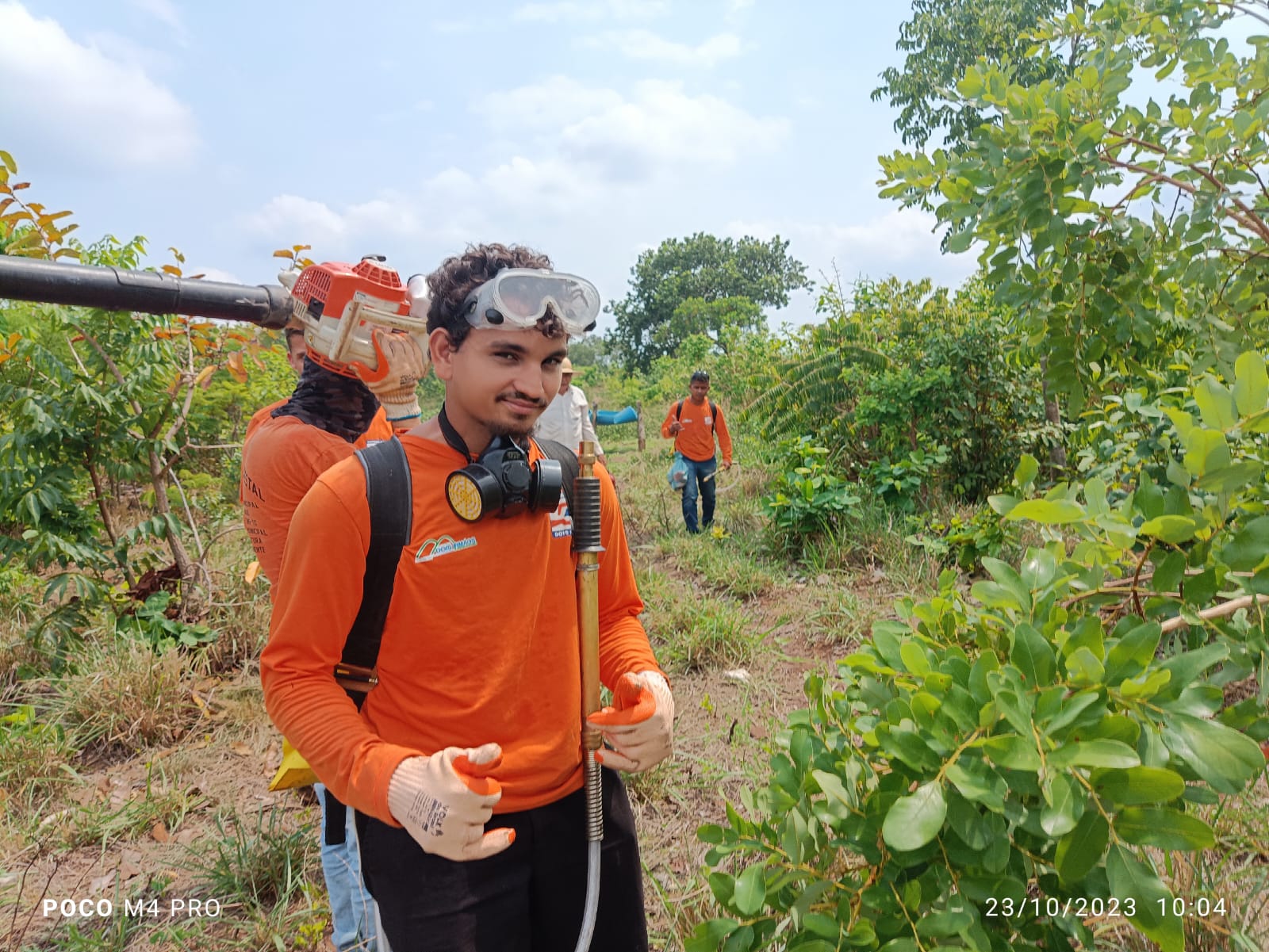 Brigada Ambiental de Dois Irmãos faz operação para combater incêndio em área de serra