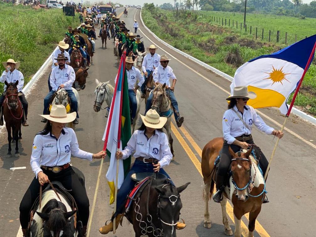 Deputado Jair Farias prestigia a 22ª Cavalgada de Piraquê e elogia a organização do evento