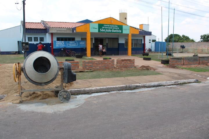 Seguem as obras de construção do muro do CMEI São João Batista em Dois Irmãos do Tocantins