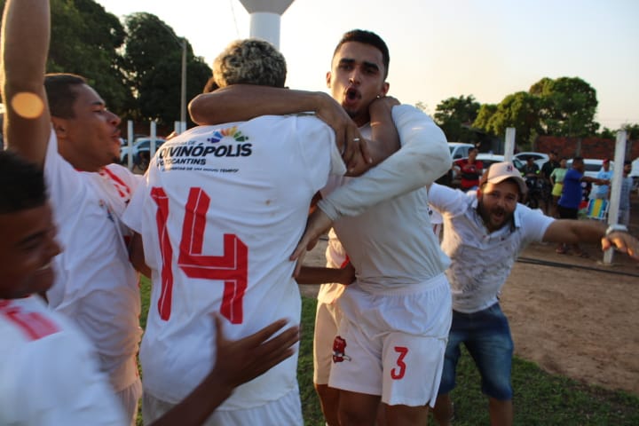 Derramados vence DEC nos pênaltis e vai a final do municipal de futebol de Divinópolis contra o central