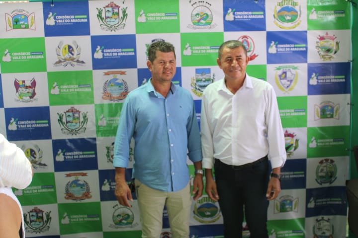 Secretário de Infraestrutura de Marianópolis Ilton Coutinho e irmão vereador Gilson Coutinho participam do lançamento de cirurgias oftalmológica em Divinópolis