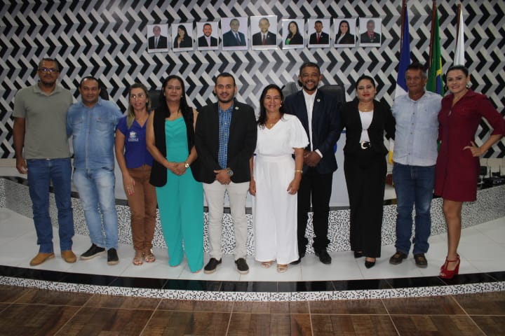Ex-candidata a prefeita Ângela Maria faz visita surpresa a Sessão Ordinária do legislativo de Divinópolis do Tocantins