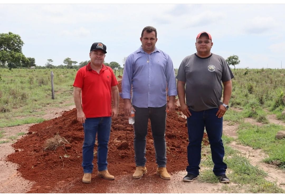 Prefeito Manoel Moura visita ações da infraestrutura na zona rural de Abreulândia